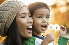  户主身份对单亲家长有利，对已婚夫妇则不然