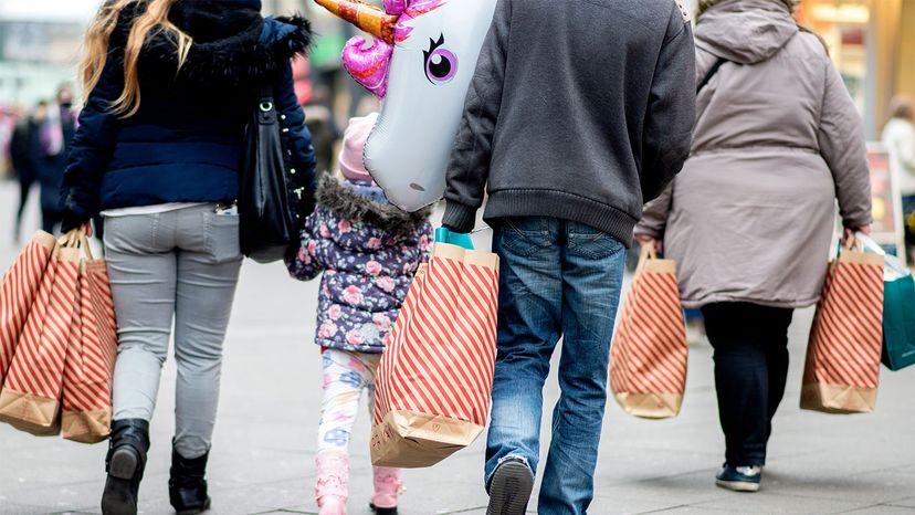 购物袋变重：钱包压力增大背后的通胀持续性